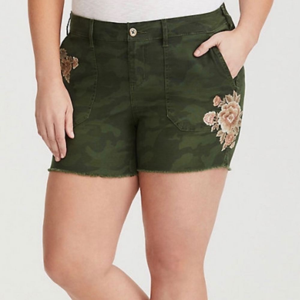 Torrid FLORAL CAMO TWILL SHORTS